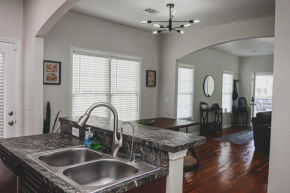 Walkable! Mins from stadium, GWCC, aquarium